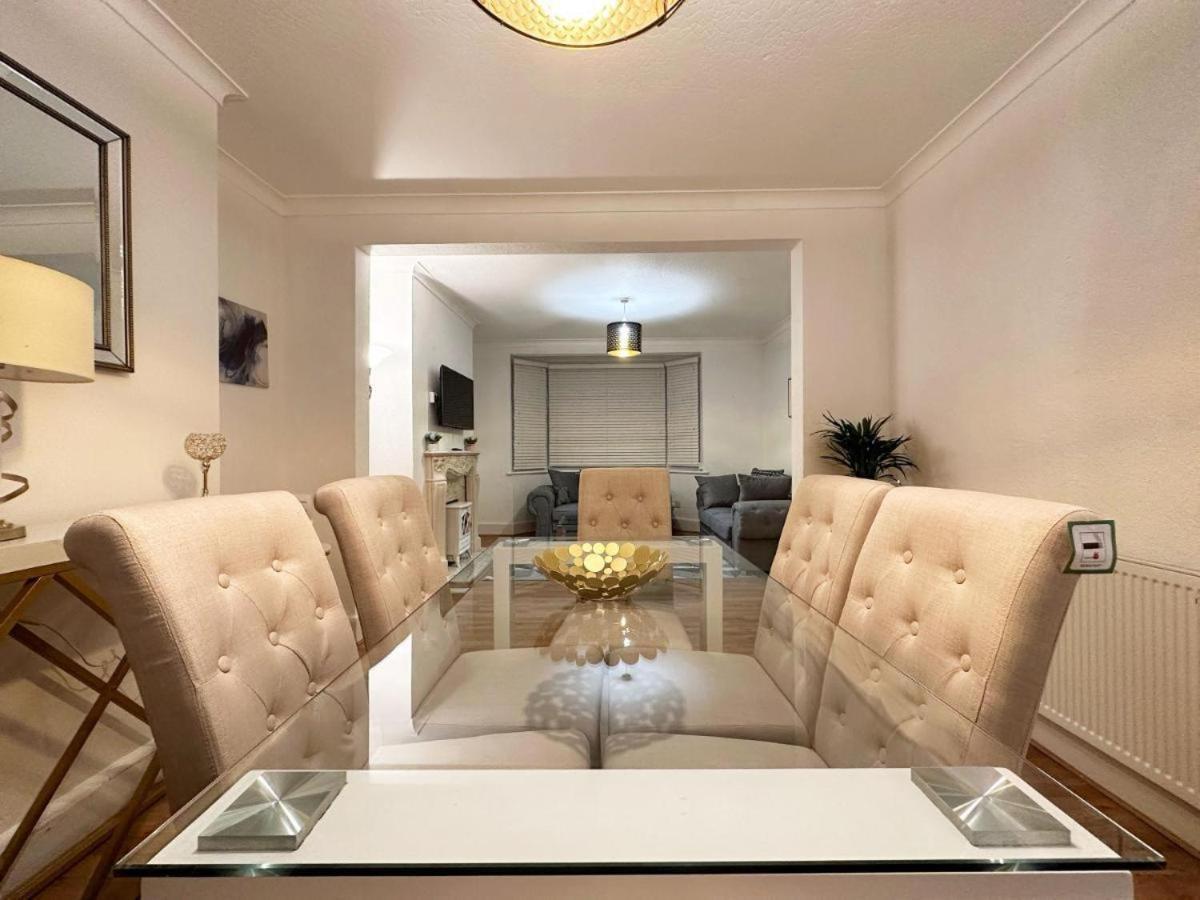 Charming 3-Bedroom Family Home Londen Buitenkant foto