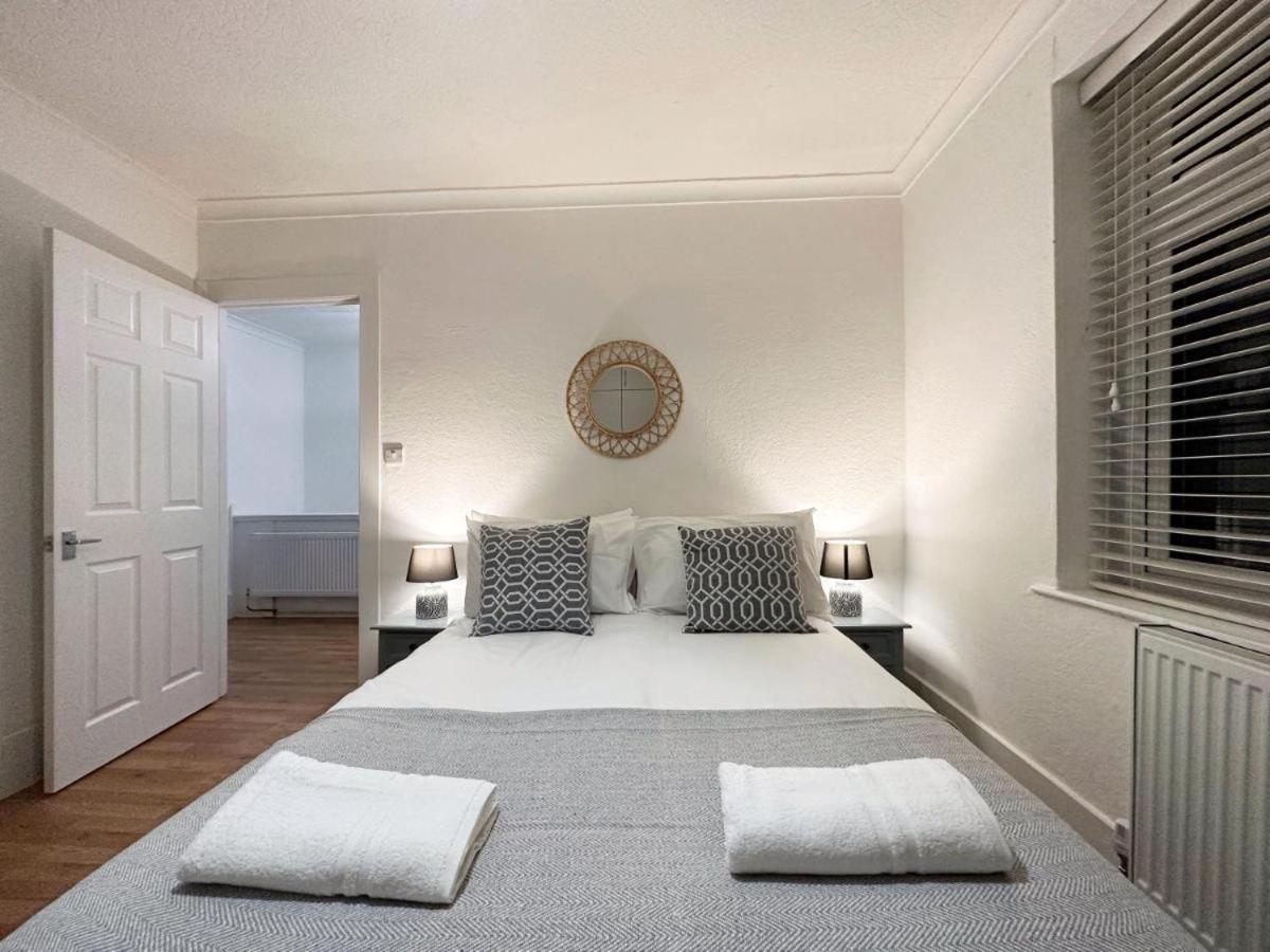Charming 3-Bedroom Family Home Londen Buitenkant foto