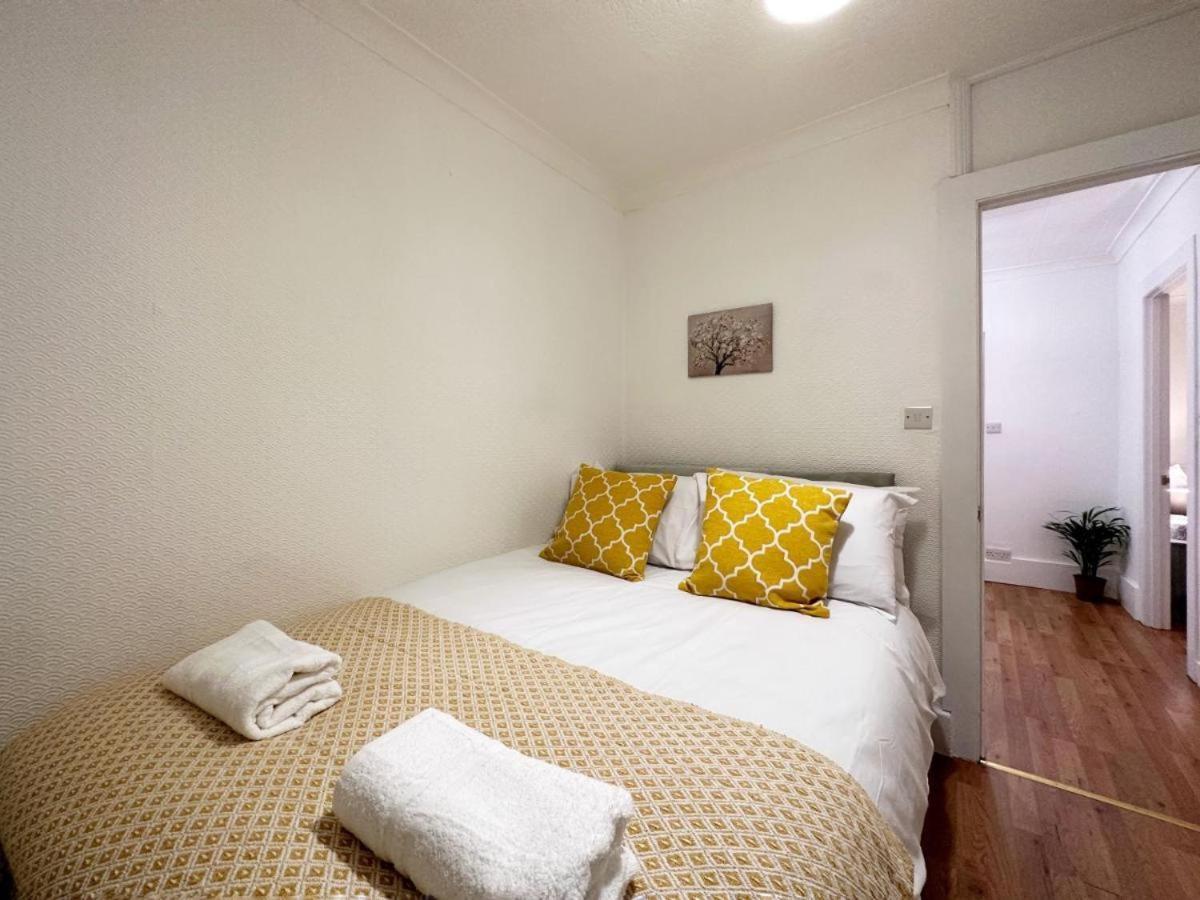 Charming 3-Bedroom Family Home Londen Buitenkant foto