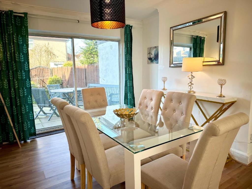 Charming 3-Bedroom Family Home Londen Buitenkant foto