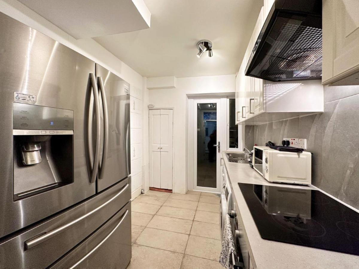 Charming 3-Bedroom Family Home Londen Buitenkant foto