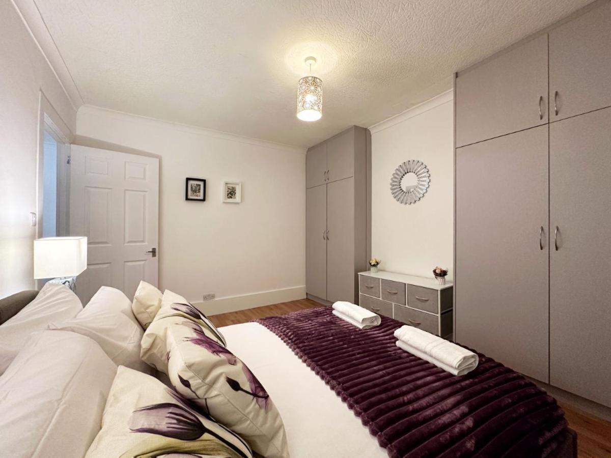 Charming 3-Bedroom Family Home Londen Buitenkant foto
