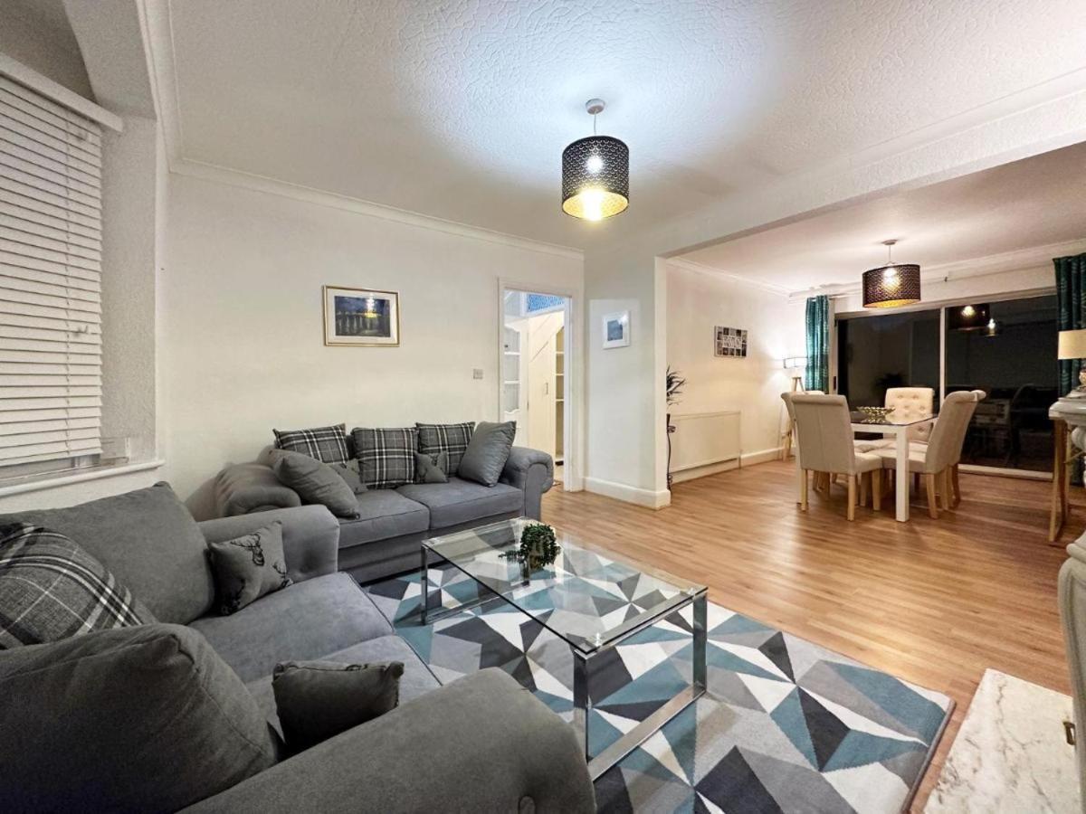 Charming 3-Bedroom Family Home Londen Buitenkant foto